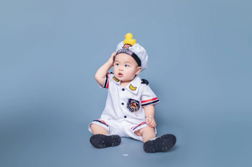 嘉鱼宝宝频繁使劲扭动哼唧 嘉鱼宝宝频繁使劲扭动哼唧